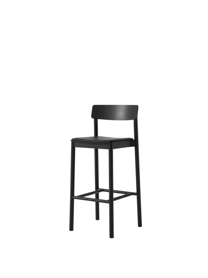 Betty TK17 Bar Chair fra &Tradition
