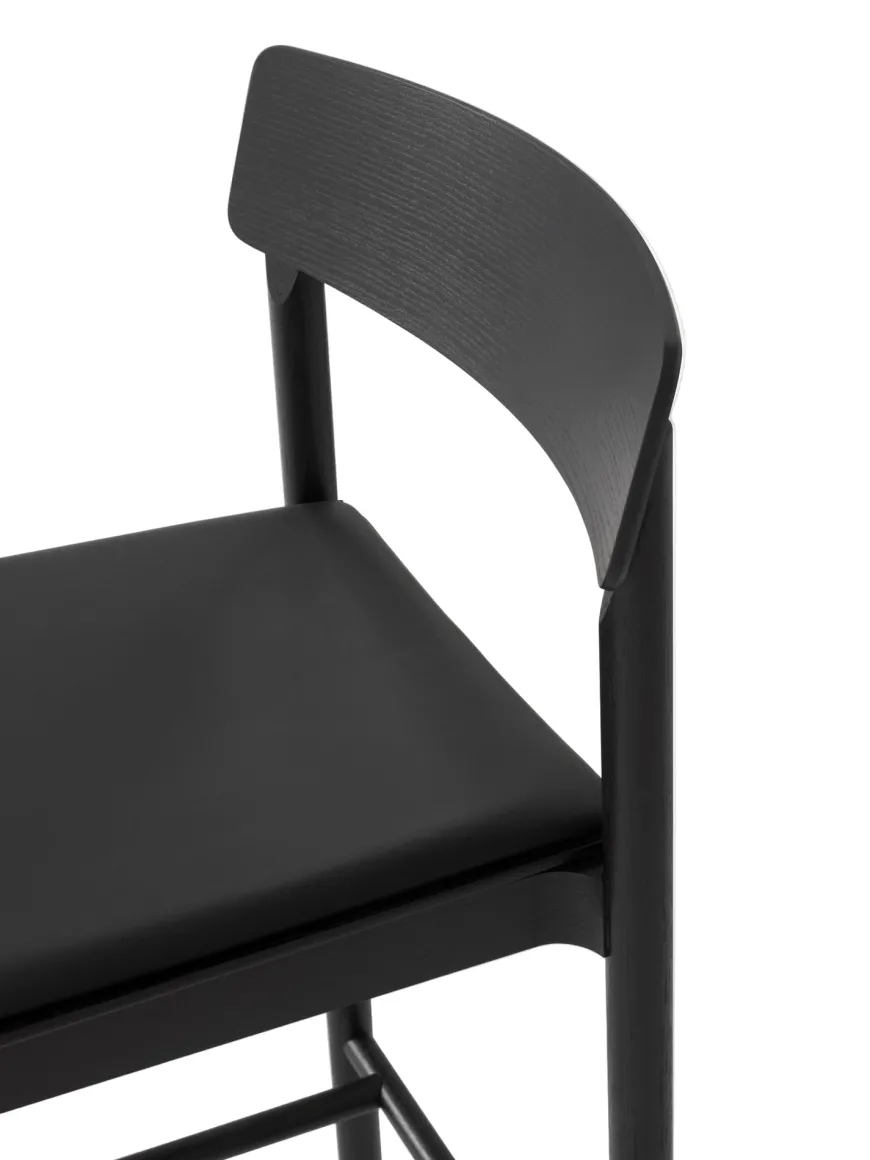 Betty TK17 Bar Chair fra &Tradition
