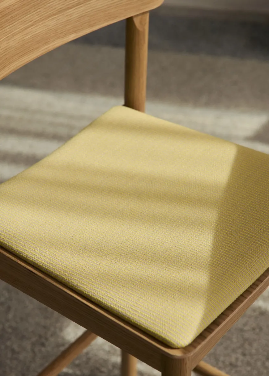 Betty TK17 Bar Chair fra &Tradition