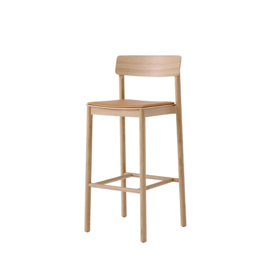 Betty TK17 Bar Chair fra &Tradition