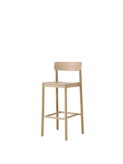 Betty TK16 Bar Chair fra &Tradition