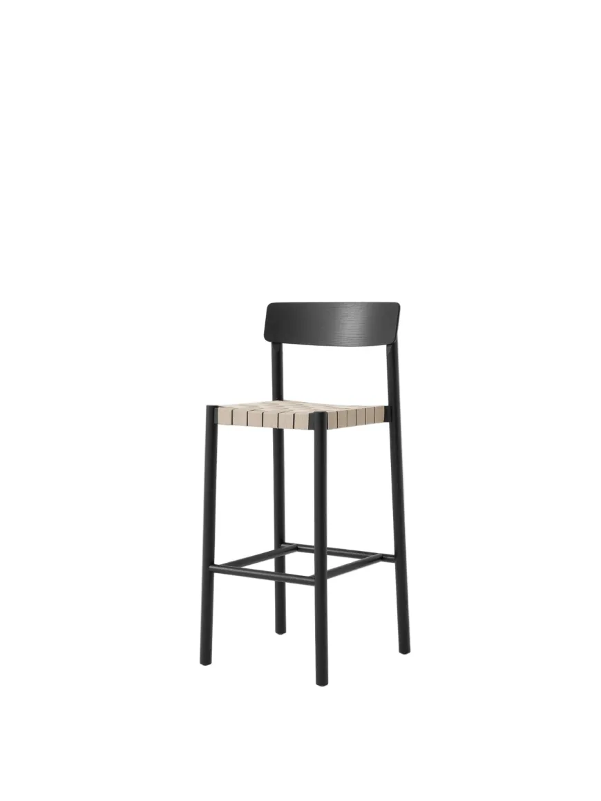 Betty TK15 Bar Chair fra &Tradition