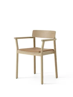 Betty TK11 Spisebordsstol, sortlakeret eg/sort læder fra &Tradition