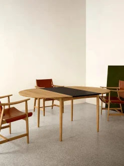 BM0121 Spisebord, olieret eg af Børge Mogensen