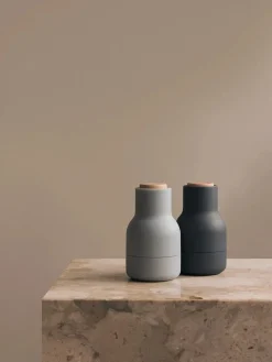 Bottle Grinder Small, ash/carbon fra Audo Copenhagen