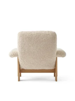Brasilia Lounge Chair, Natural Oak Sheepskin Root fra Audo Copenhagen