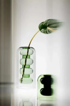 Bump Vase Cone Black fra Tom Dixon