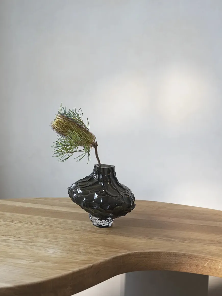 Canyon Vase Large, smoke fra Hein studio