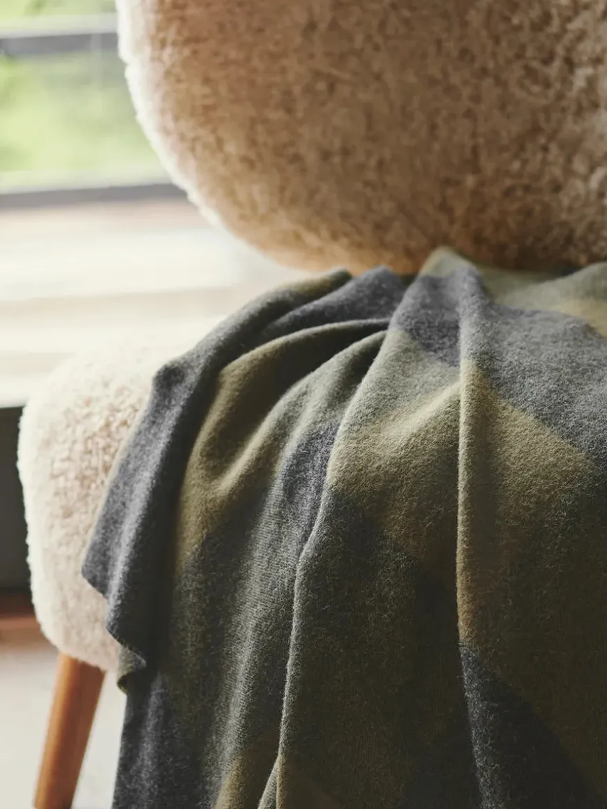 Caracas Plaid, black fra Silkeborg Uldspinderi