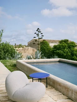 Carmel Coffee Table, pacific blue i 60 x 60 cm fra Gubi