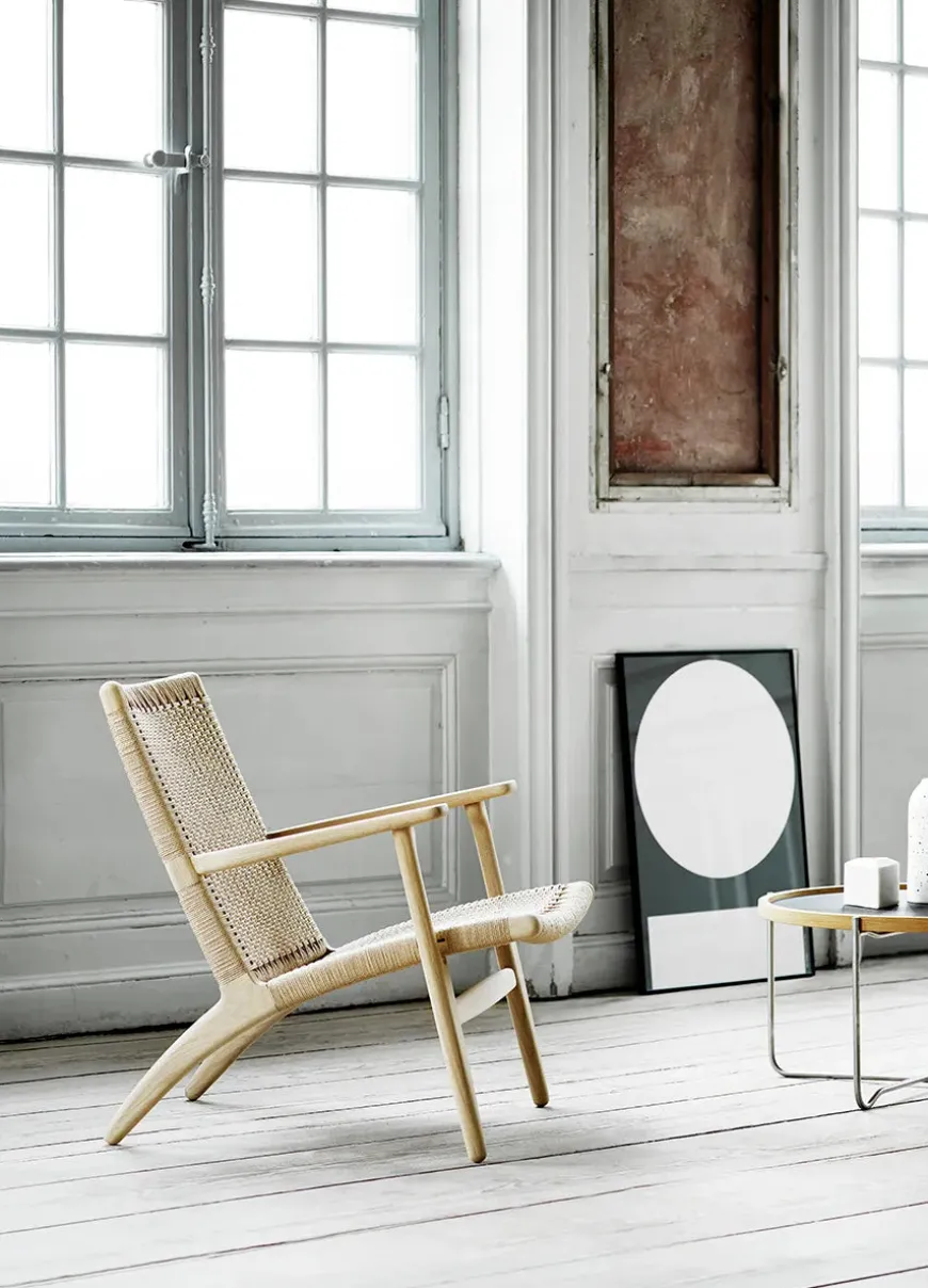 CH25 Loungestol, eg sortmalet med naturflet af Hans J. Wegner