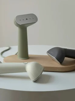 Cirrus No.3 Iron Steamer, Sand fra Steamery Stockholm