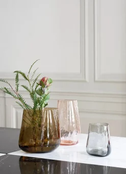 Collect Crafted Glass Vases fra &Tradition