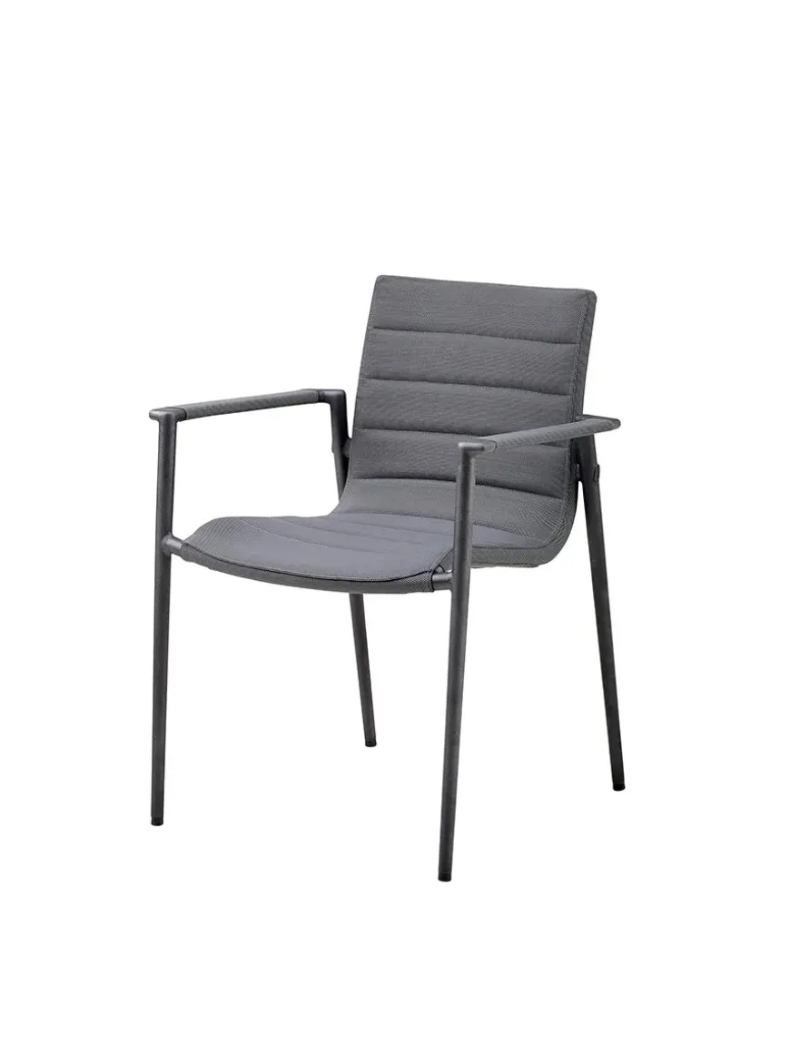 Core Stol m. Armlæn fra Cane-line