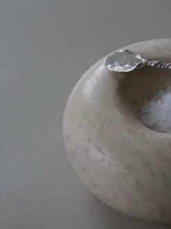 Cosmos Object Ø 12 cm, travertin fra Wabi Sabi Nordic