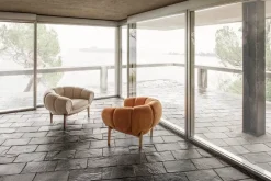 Croissant Lounge Chair, fabric fra GUBI