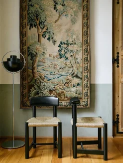 Daumiller Side Chair, black pine fra GUBI