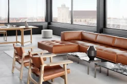 Den Spanske Stol i mørkebrun læder, eg olie af Børge Mogensen