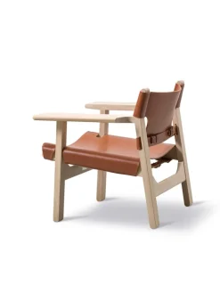 Den Spanske Stol i mørkebrun læder, eg sæbe af Børge Mogensen