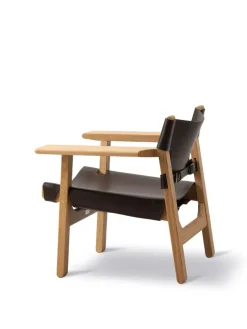 Den Spanske Stol i mørkebrun læder, eg sæbe af Børge Mogensen