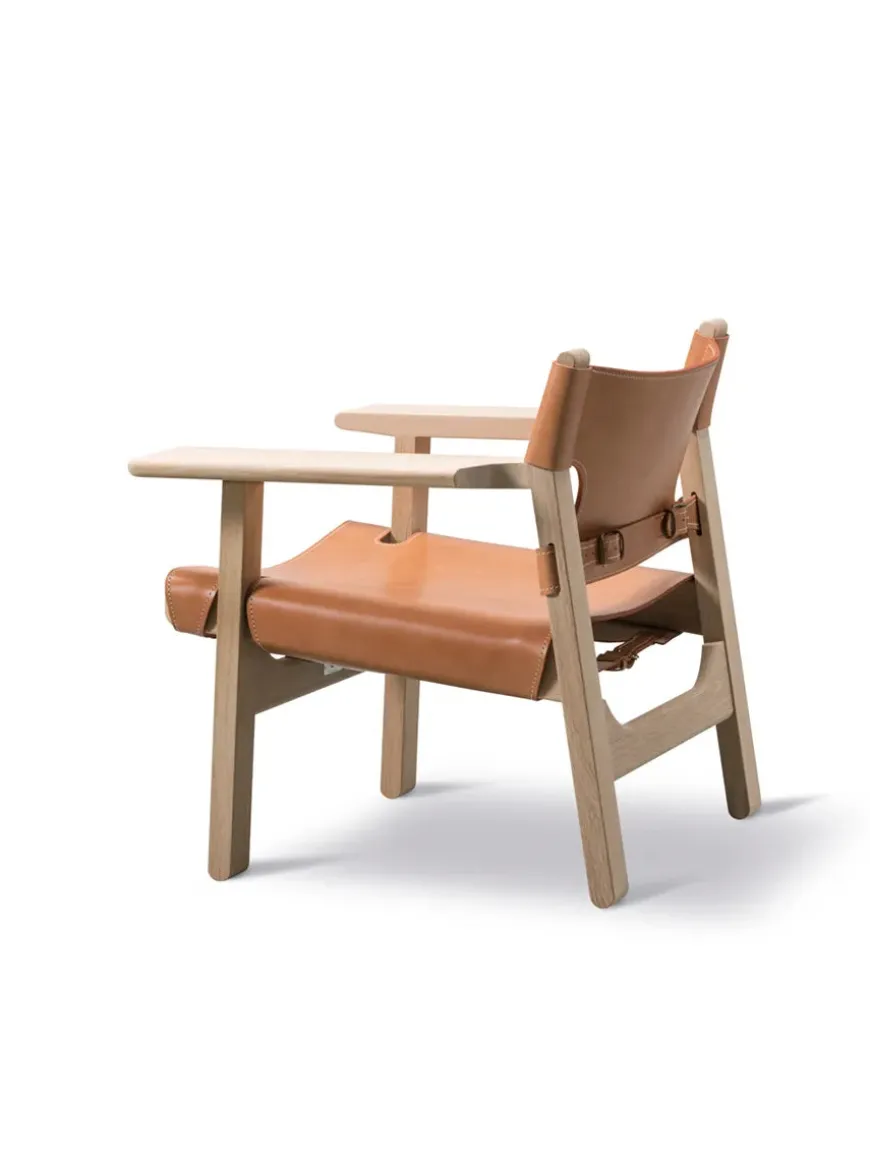 Den Spanske Stol i sort læder, valnød olie af Børge Mogensen