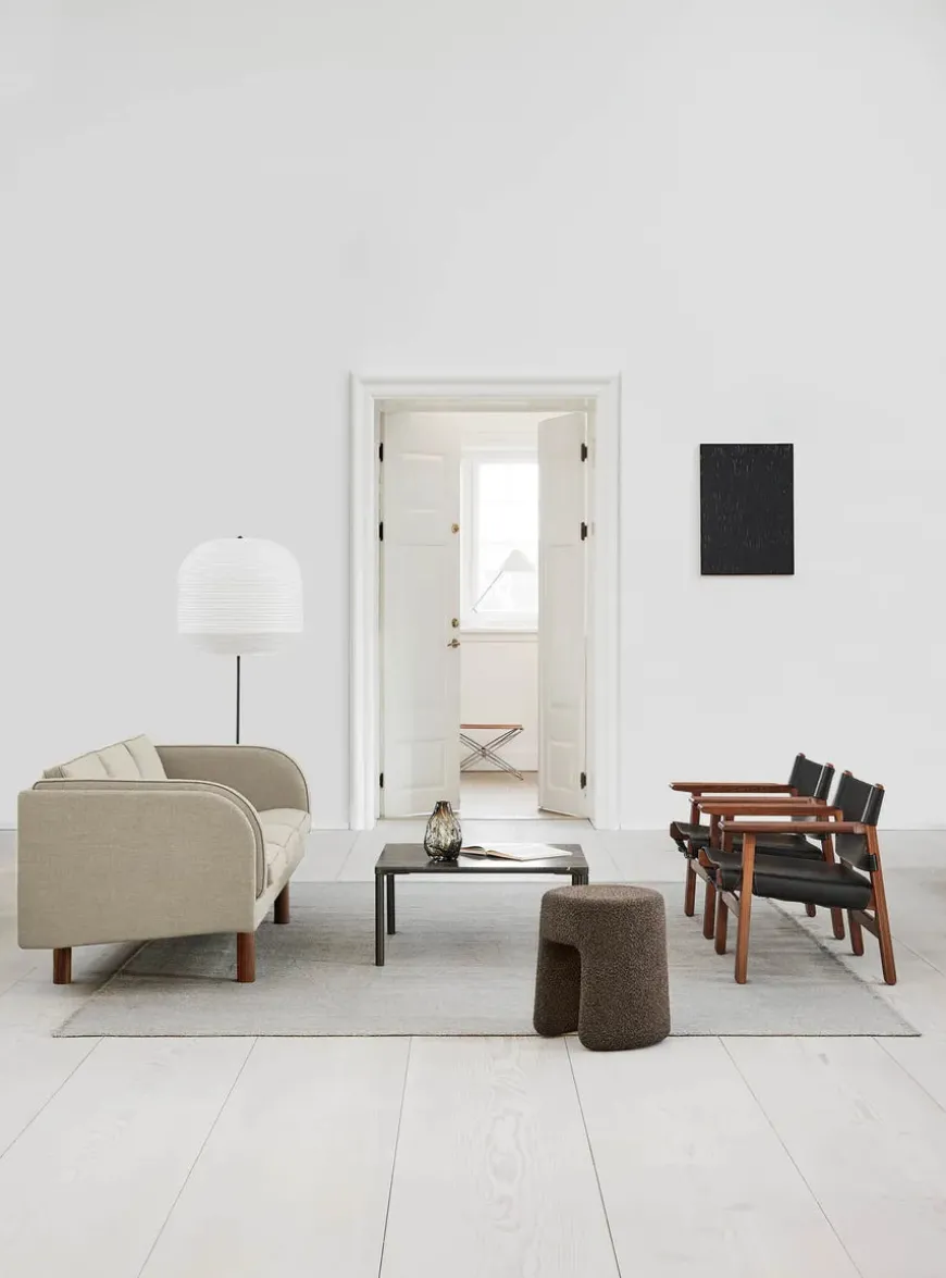 Den Spanske Stol i sort læder, valnød olie af Børge Mogensen