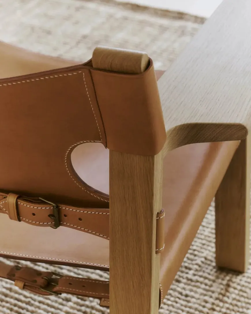 Den Spanske Stol i sort læder, eg olie af Børge Mogensen