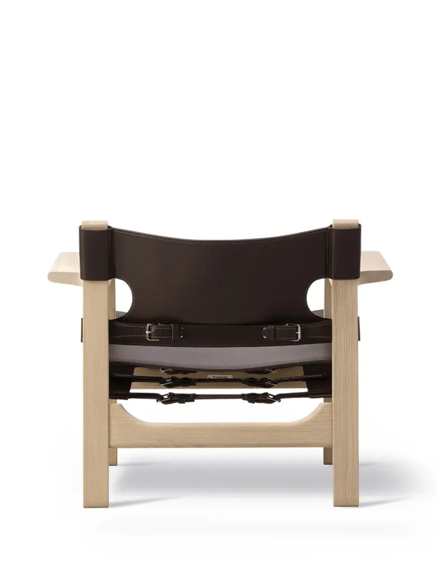 Den Spanske Stol i sort læder, eg olie af Børge Mogensen