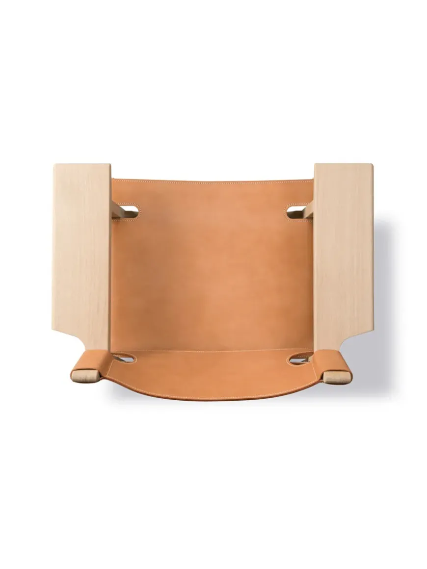 Den Spanske Stol i sort læder, eg olie af Børge Mogensen