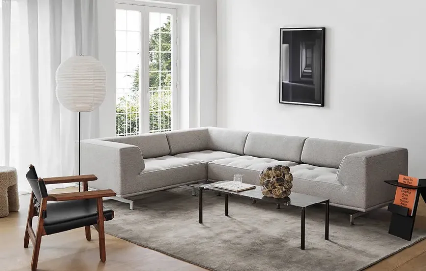 Den Spanske Stol i sort læder, eg olie af Børge Mogensen