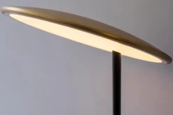Disc table light, brushed brass fra Nine
