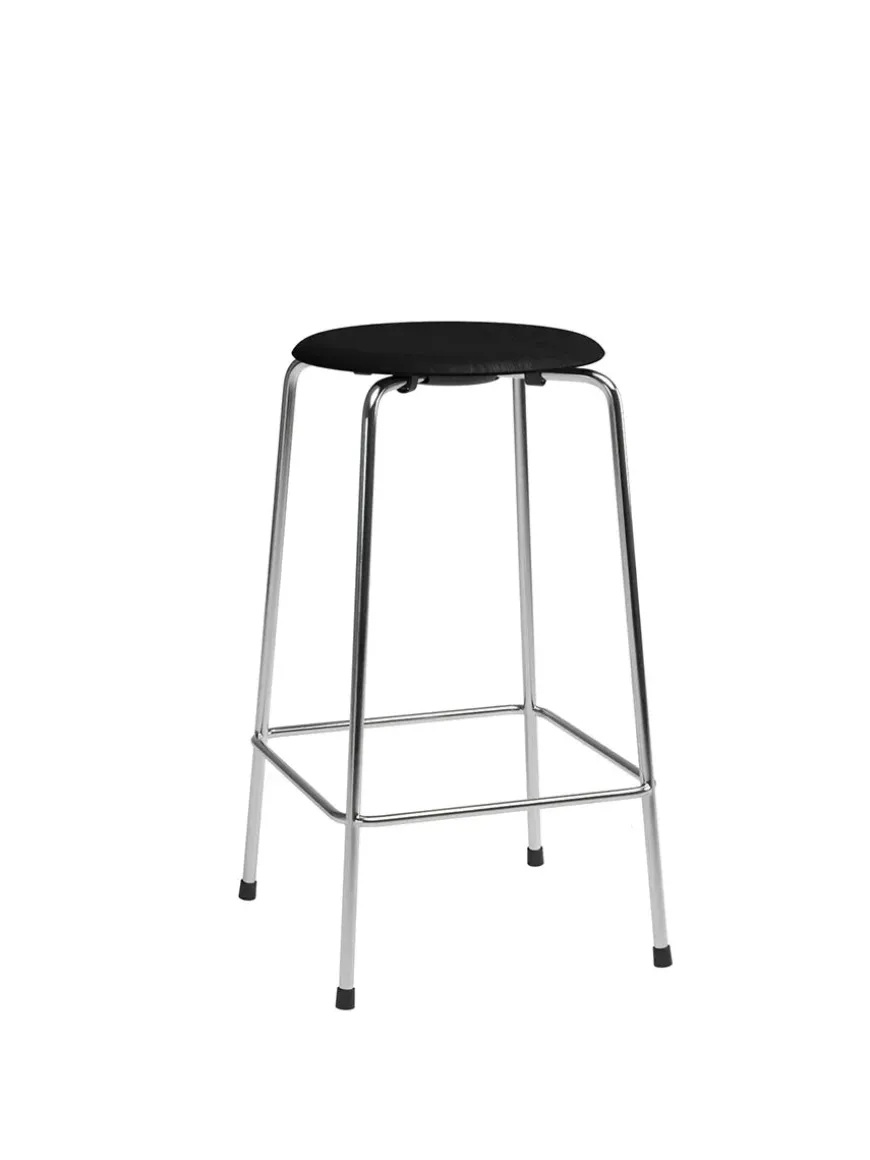 Dot Barstol m. 4 ben, sortlakeret ask af Arne Jacobsen