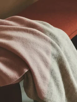 Drejø Plaid, aqua fra Silkeborg Uldspinderi