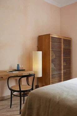 Dórica Gulvlampe fra Santa and Cole