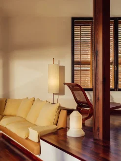 Dórica Gulvlampe fra Santa and Cole