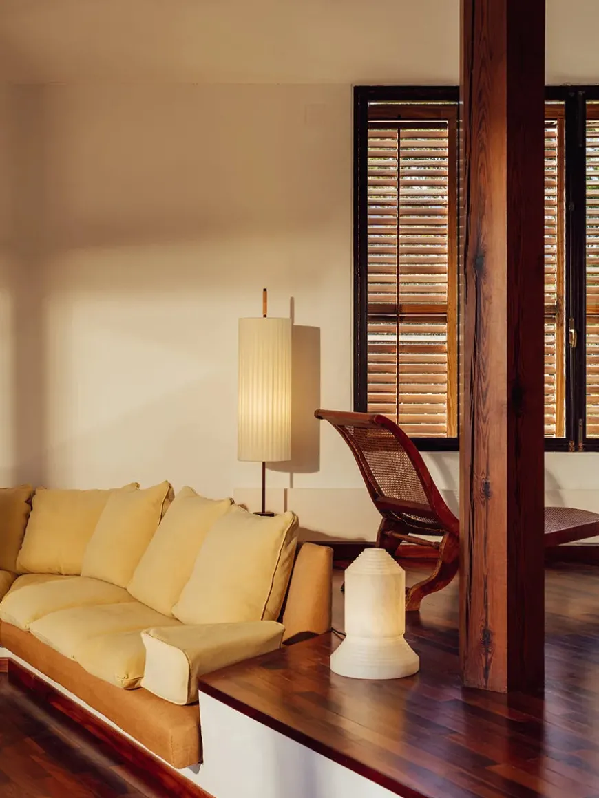 Dórica Gulvlampe fra Santa and Cole