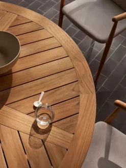 E022 Havebord, Ø80 fra Carl Hansen & Søn