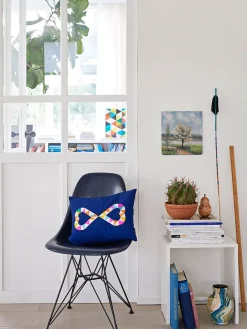 Eames Fiberglass Chair DSR, sortlakeret fra Vitra