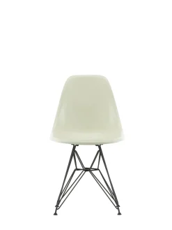 Eames Fiberglass Chair DSR, sortlakeret fra Vitra