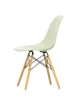 Eames Fiberglass Chair DSW, lys ahorn fra Vitra