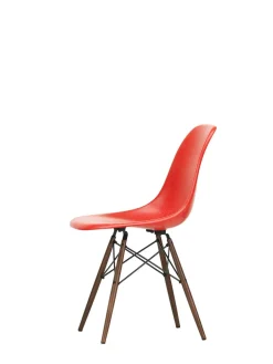 Eames Fiberglass Chair DSW, mørkbejdset ahorn fra Vitra