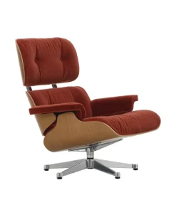 Eames Lounge Chair, kirsebær, calma brandy inkl. Fodskammel fra Vitra