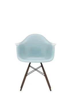 Eames Plastic Armchair DAW, mørkbejdset ahorntræ fra Vitra