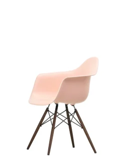 Eames Plastic Armchair DAW, mørkbejdset ahorntræ fra Vitra
