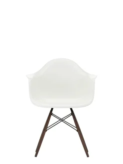 Eames Plastic Armchair DAW, mørkbejdset ahorntræ fra Vitra