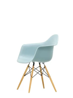 Eames Plastic Armchair DAW, ahorntræ fra Vitra