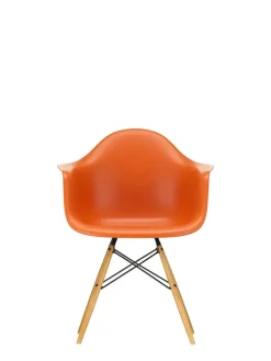 Eames Plastic Armchair DAW, ahorntræ fra Vitra