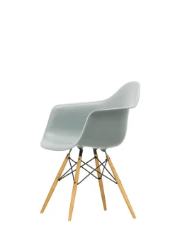 Eames Plastic Armchair DAW, ahorntræ fra Vitra
