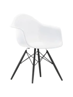 Eames Plastic Armchair DAW, sortlakeret ahorntræ fra Vitra