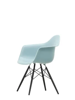 Eames Plastic Armchair DAW, sortlakeret ahorntræ fra Vitra